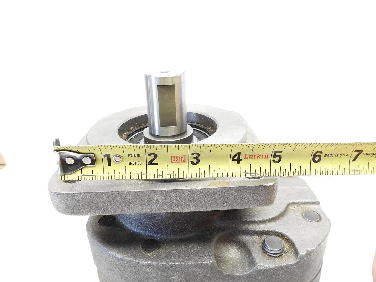 New Hydraulic Motor Keyed Spline 4 bolt Hole