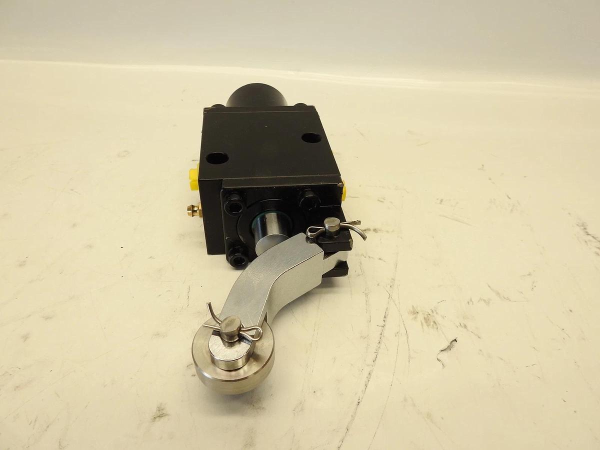 New  TTS Y03-16103-0017 114836 Hydraulic Valve