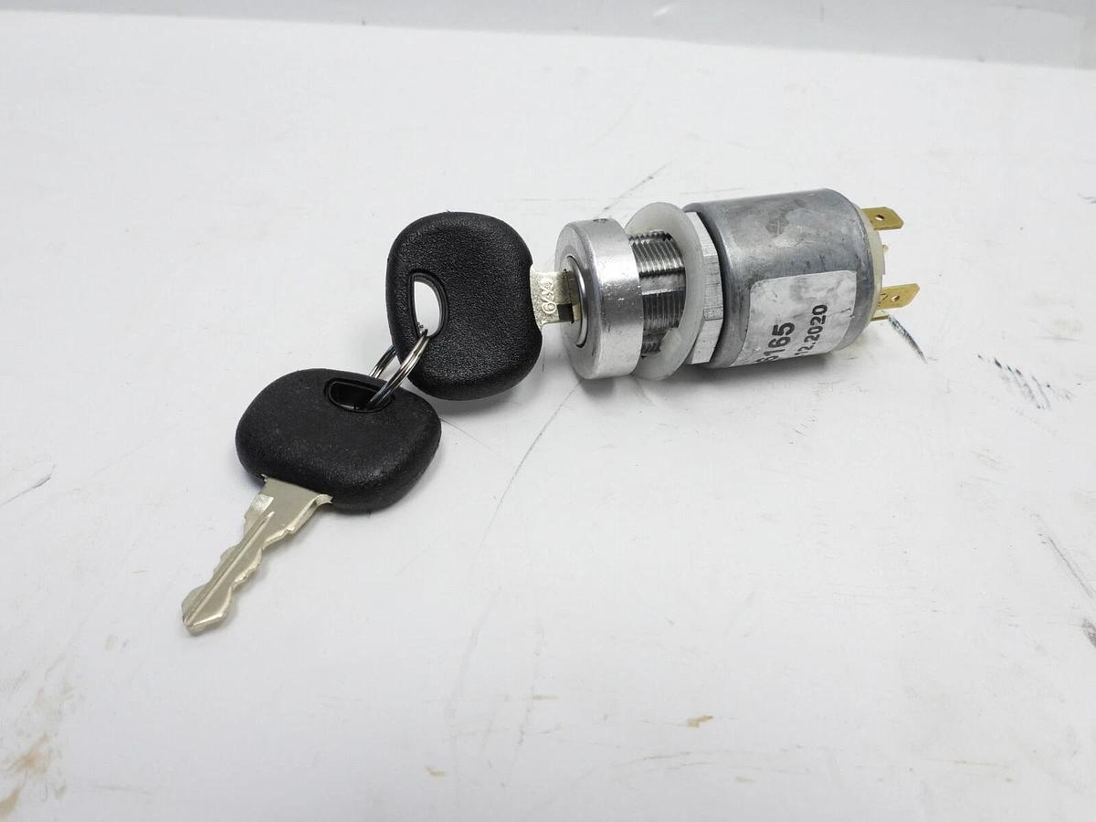 NEW 36165 UNIVERSAL IGNITION SWITCH 2 KEYS