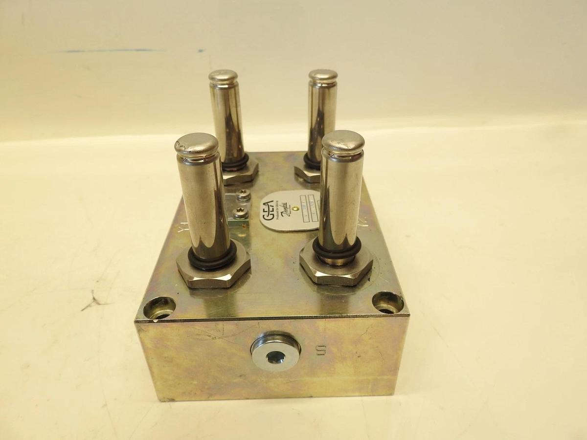 New Oem Danfoss GEA 4 Way Valve Block 390-004260-302 032F5800 032F5800