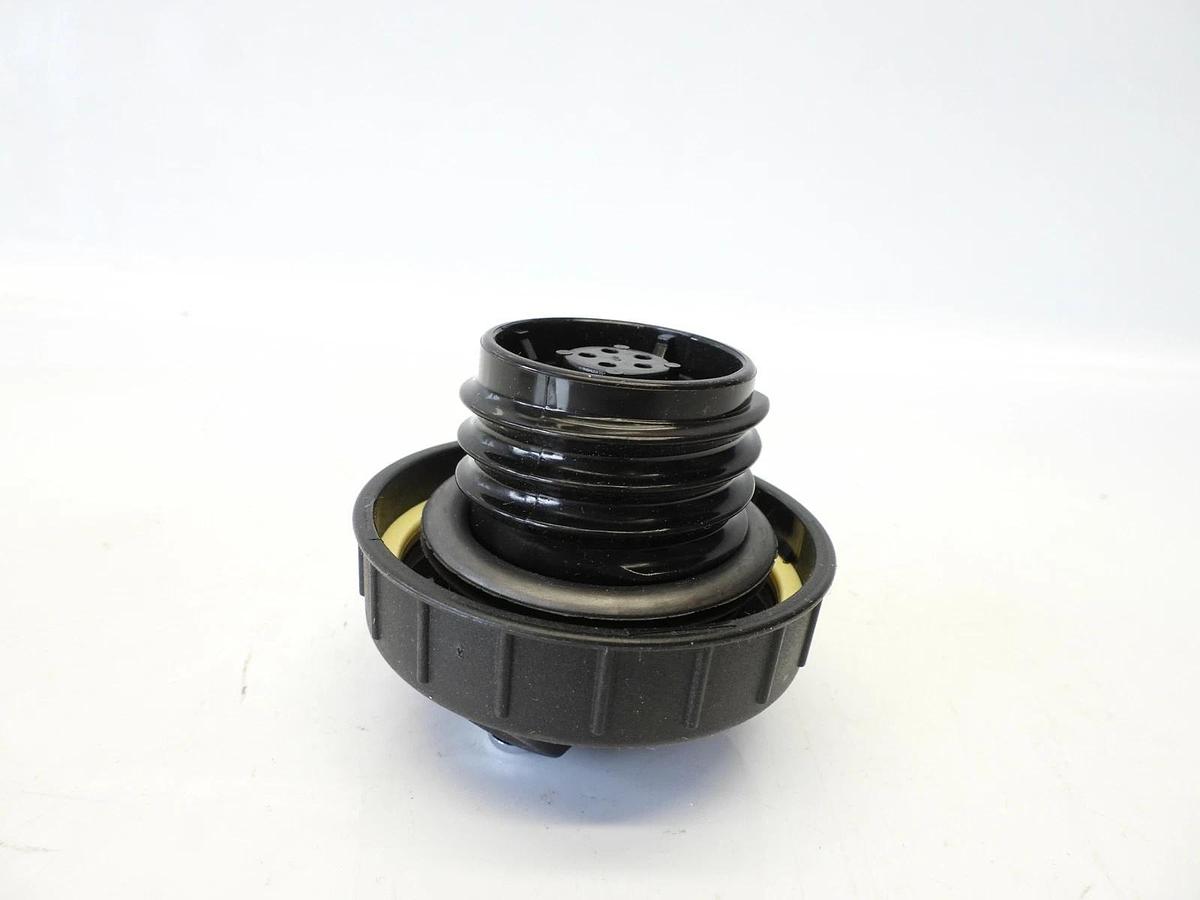 Locking Fuel Cap Motorad MGC900
