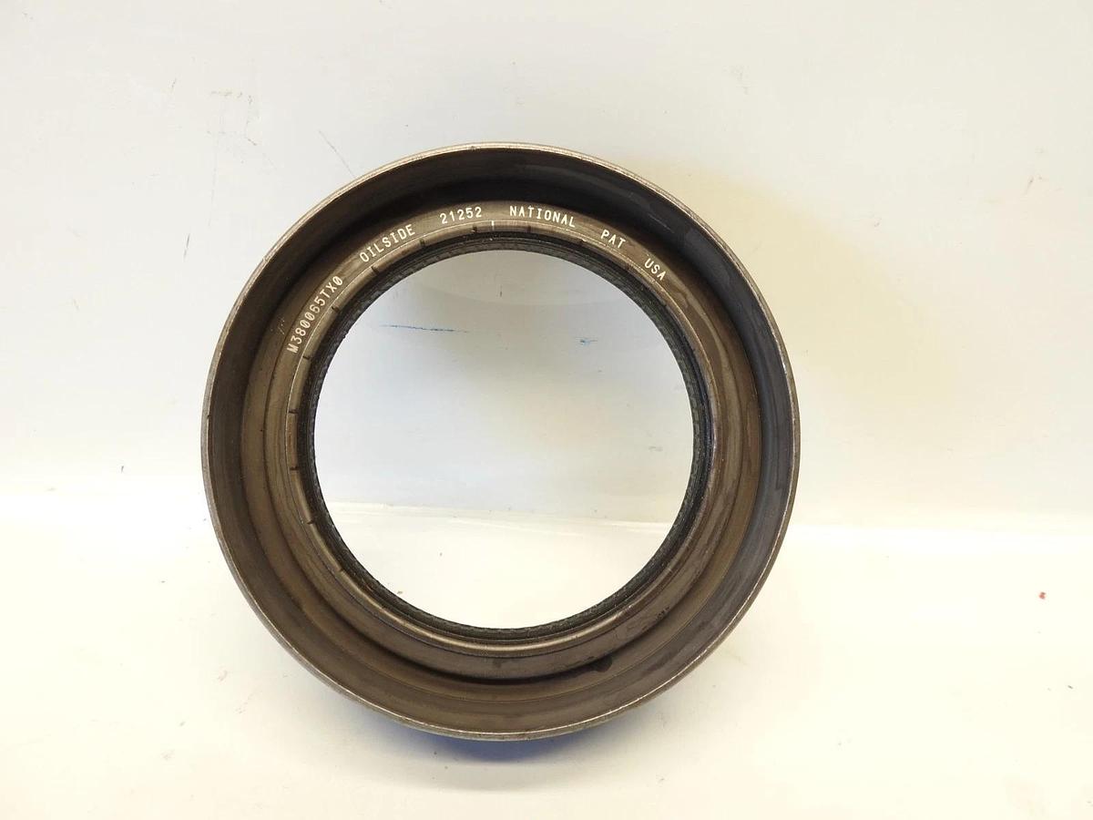 New Genuine Meritor A1205S2593 - SEAL ASSY - OIL