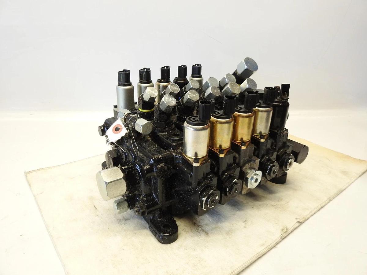 New Oem Husco 5CX76 NSCX121-C3 Control Valve Assembly