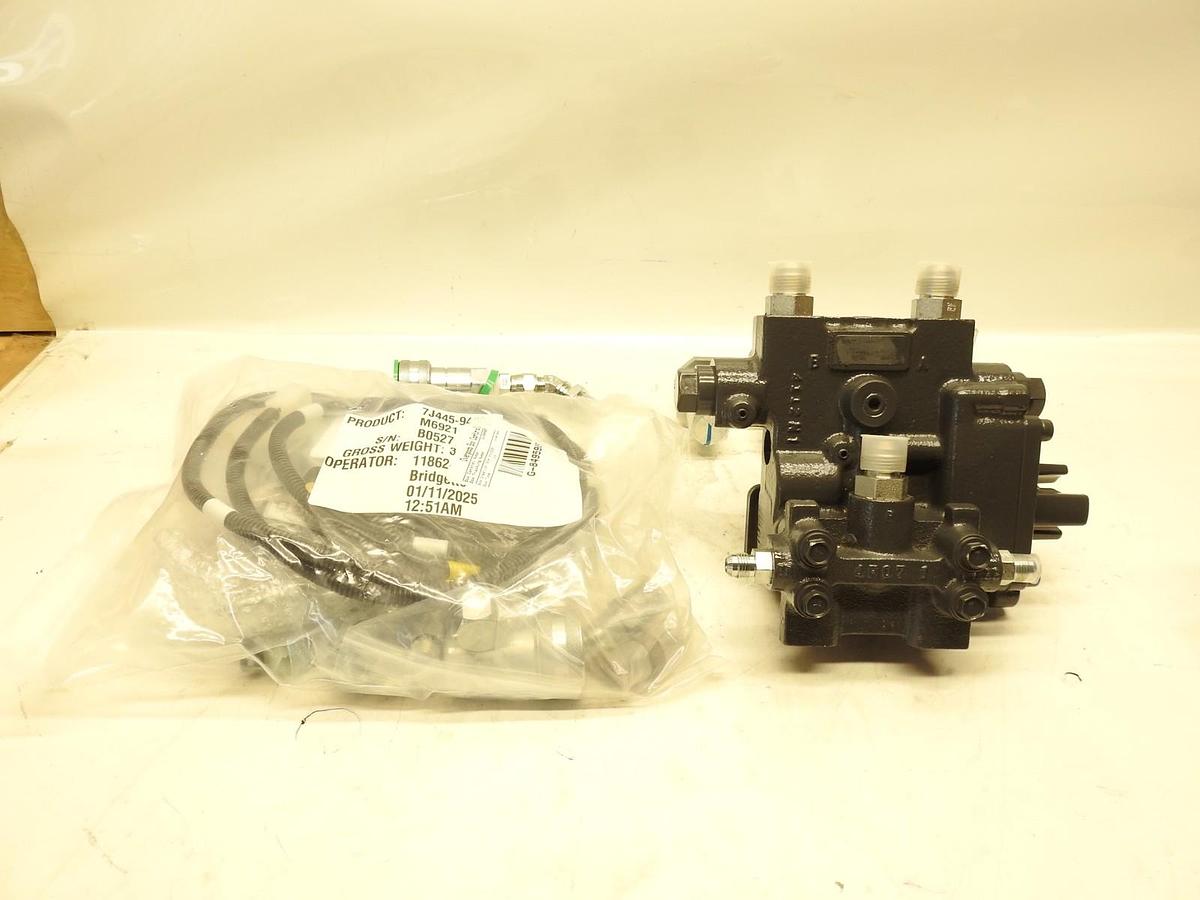 Kubota 7J441-78128 3rd Function Valve for LA1854 M6906 With 7J445-94002 Adapter