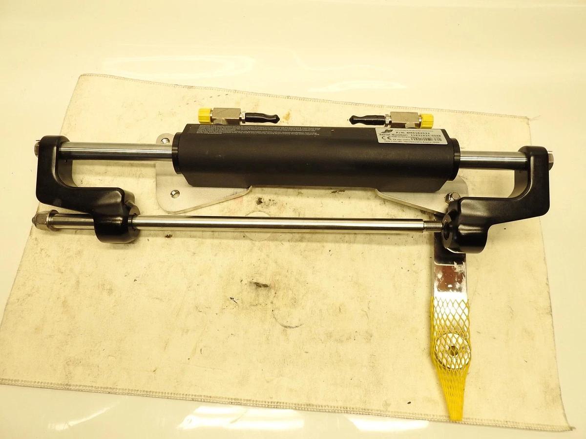 New Oem Mercury Outboard 8M0184532 Hydraulic Cylinder Counter Rotation P/S Port