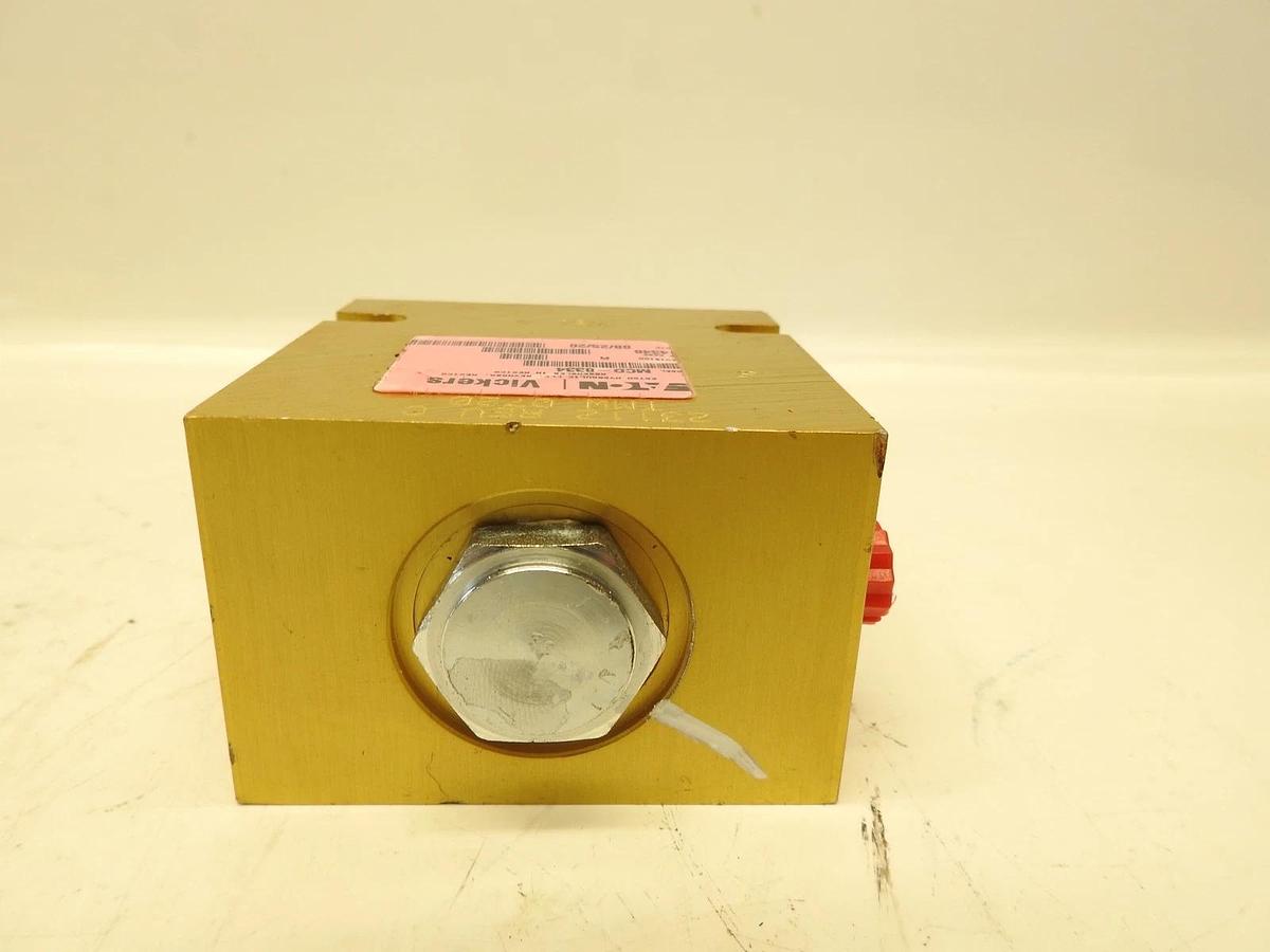 EATON VICKERS MCD-8334 HYDRAULIC MANIFOLD & POC1-10-F-0-030 CHECK VALVE ( NEW )