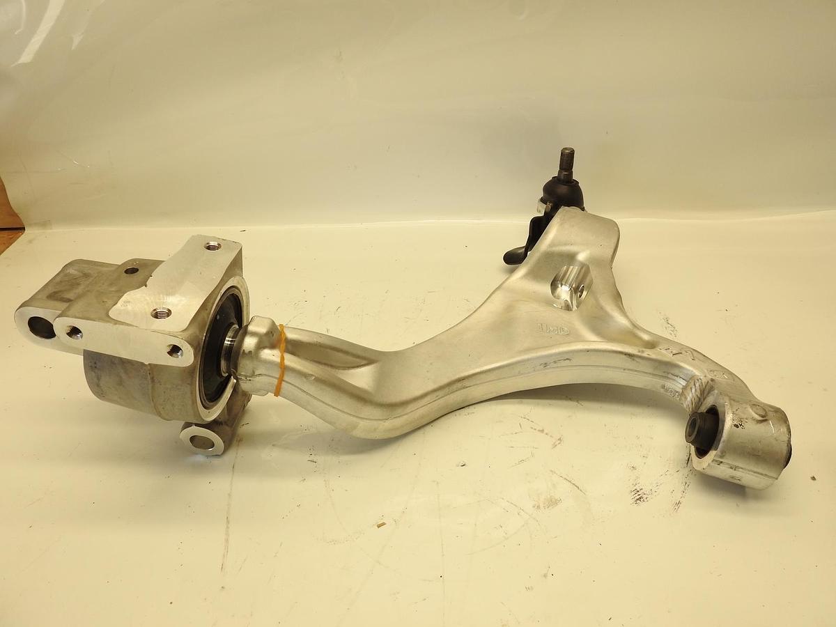 New Oem Infinity 54500-LMD1A Suspension Control Arm (Right)