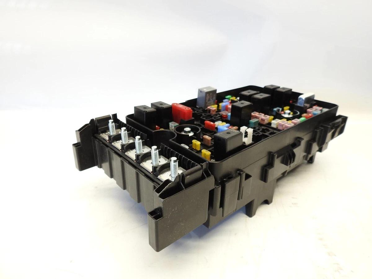 2016-2018 Jeep Cherokee Power Distribution Center Fuse Box 68264530AD OE