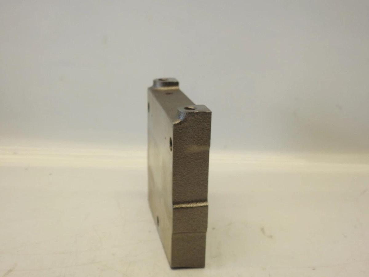 NEW OEM DANFOSS 157B2004 - VALVE BLOCK