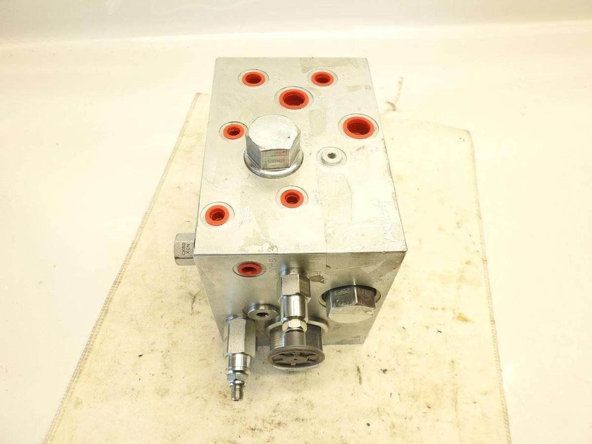New Genuine Sun Hydraulics B606-200-B03 2AU3-A2 Hydraulic Control Valve