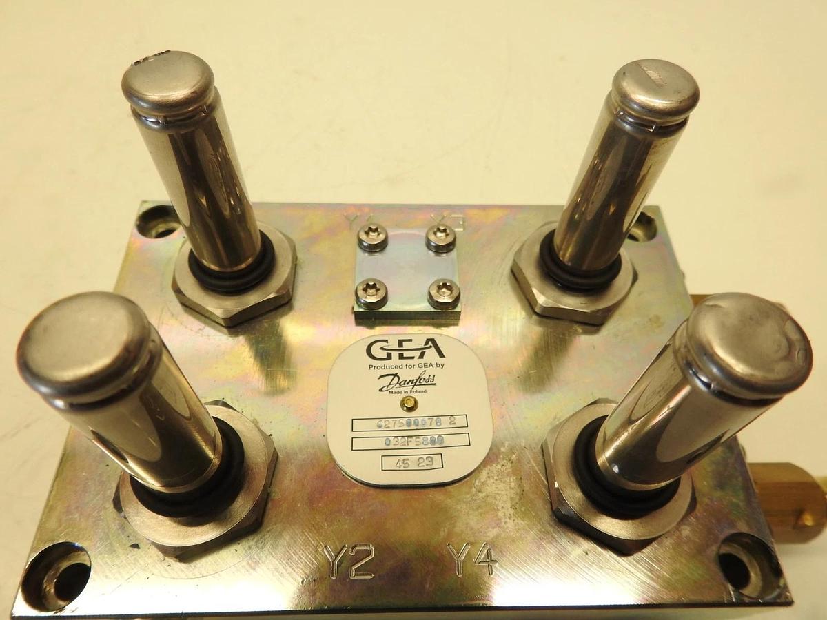 New Oem Danfoss GEA 4 Way Valve Block 390-004260-302 032F5800 032F5800