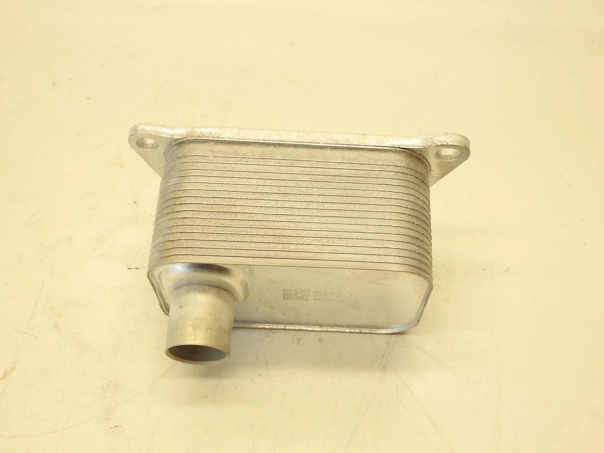Engine Oil Cooler for Audi A3 A4 TT Quattro VW Arteon Golf Golf R GTI