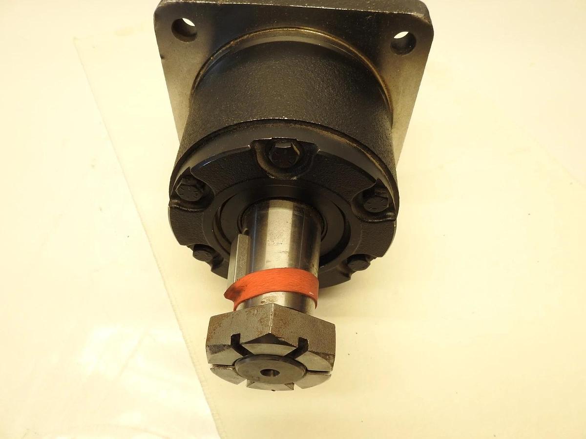 New OEM Eaton Char-Lynn 113-1151-006 / 113-1151 Hydraulic Motor