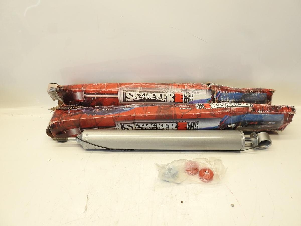 Skyjacker M9559 M95 Performance Rear Shock Absorbers Set for 77-03 Ford F-150