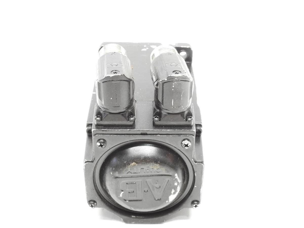 AS IS Allen Bradley MPL-B320P-HJ72AA MPL AC Rotary Servo Motor, 5000RPM. 1C