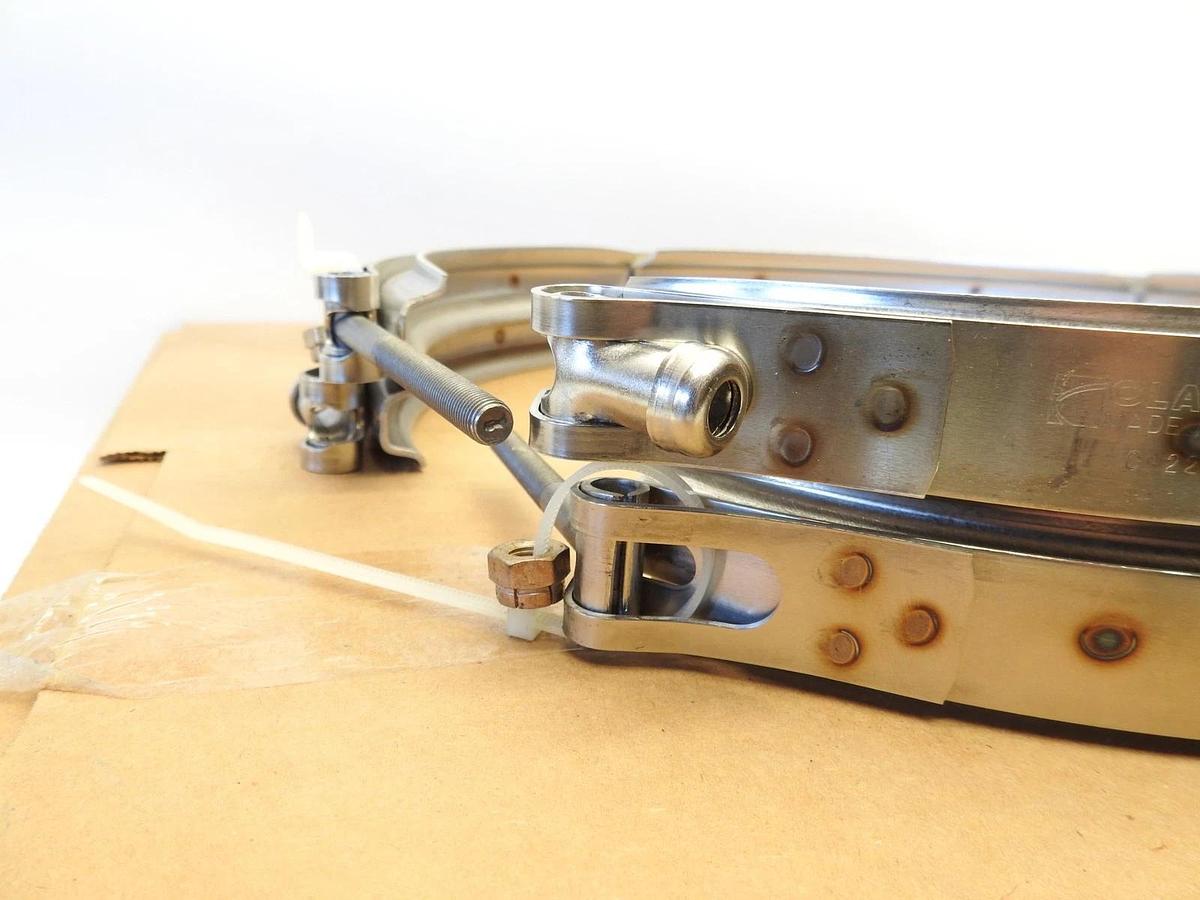 Lot Of 2 New Oem Cummins 541747100 CLAMP,V BAND