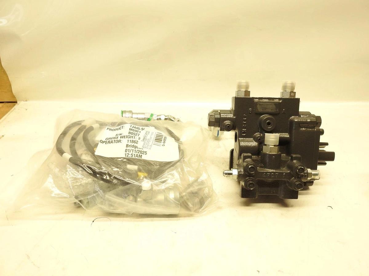 Kubota 7J441-78128 3rd Function Valve for LA1854 M6906 With 7J445-94002 Adapter