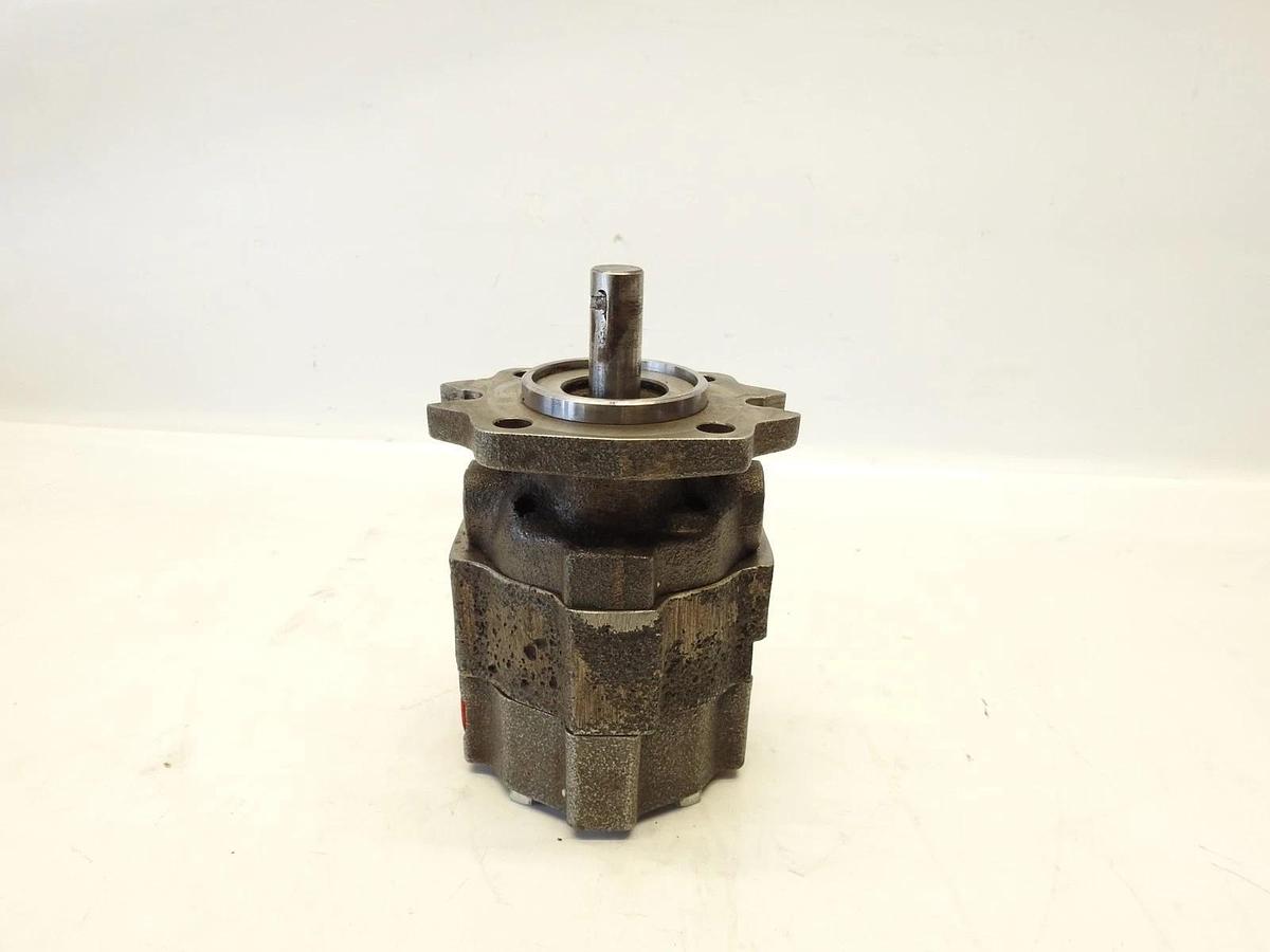 New Hydraulic Motor Keyed Shaft 4 Bolts Holes 138609   90766