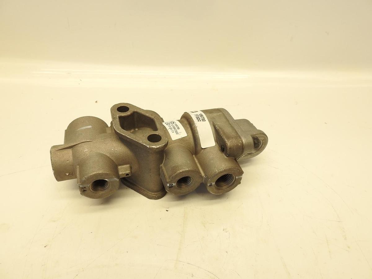 Genuine BRAND NEW Bendix Tractor Protection Valve TP-3DC 109790 065706109790