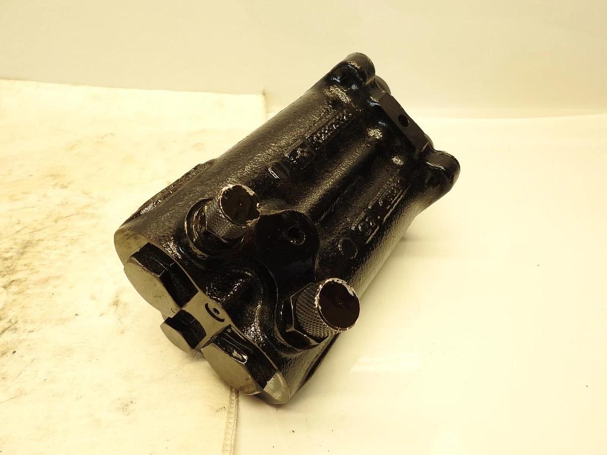 New Oem John Deere RE589625: Control Valve