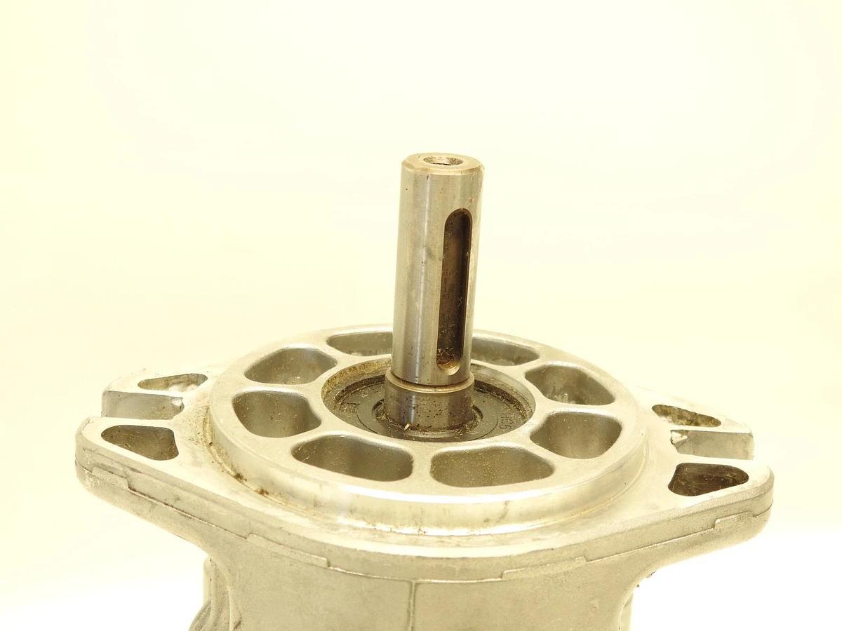 New OEM Hydro Gear Pump PE-1HQQ-DP1X-XXXX Fits Wright Strander 31490027