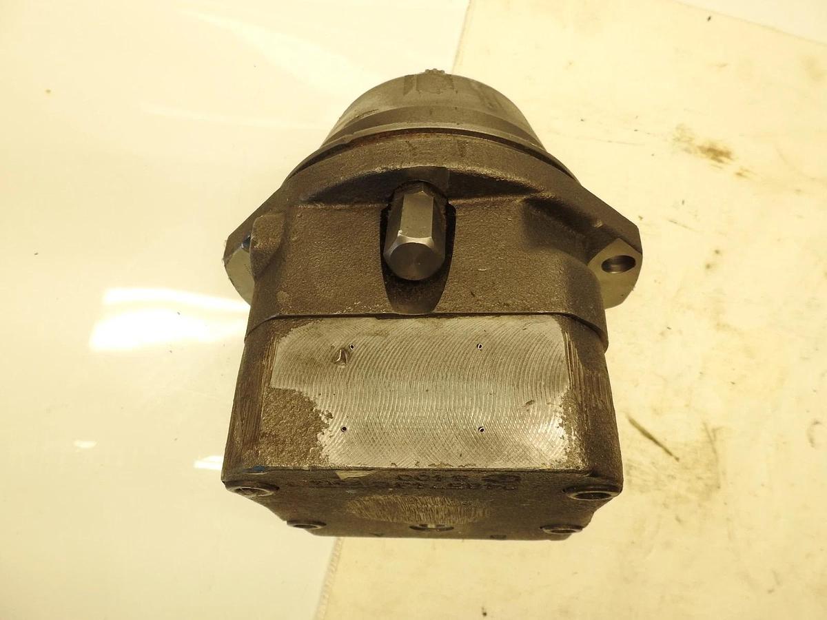 2 Bolt Hole Cat Rexroth 2465743 S400  2423113  Hydraulic Piston Pump