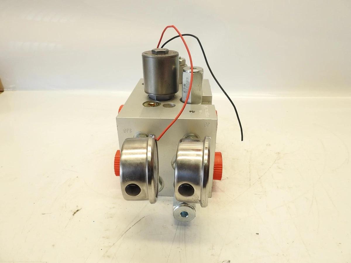 New HydraForce VA1836-101 Valve Block