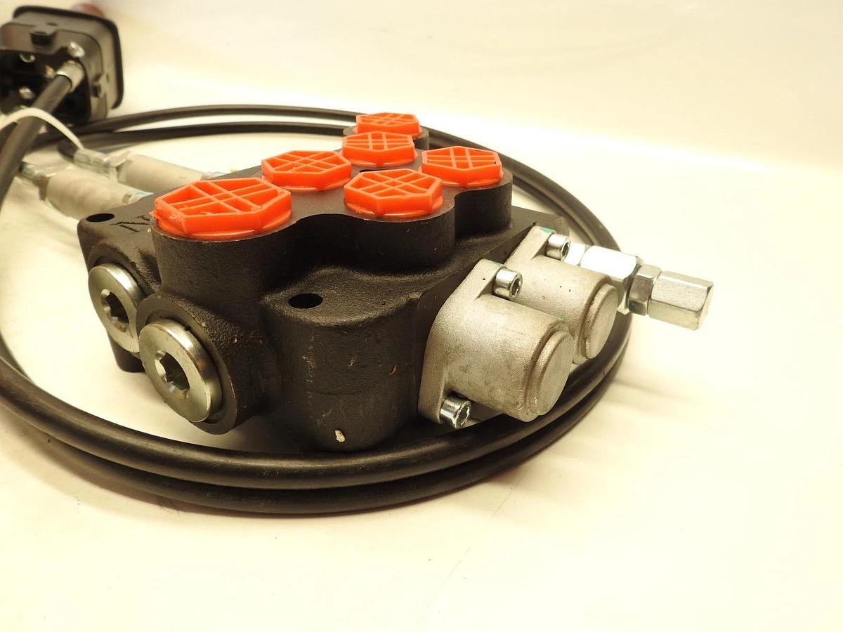 Remote Control Valve Kit: 2 Spool Valve 80lpm/ 21gpm + Cables + Joystick 25MPa