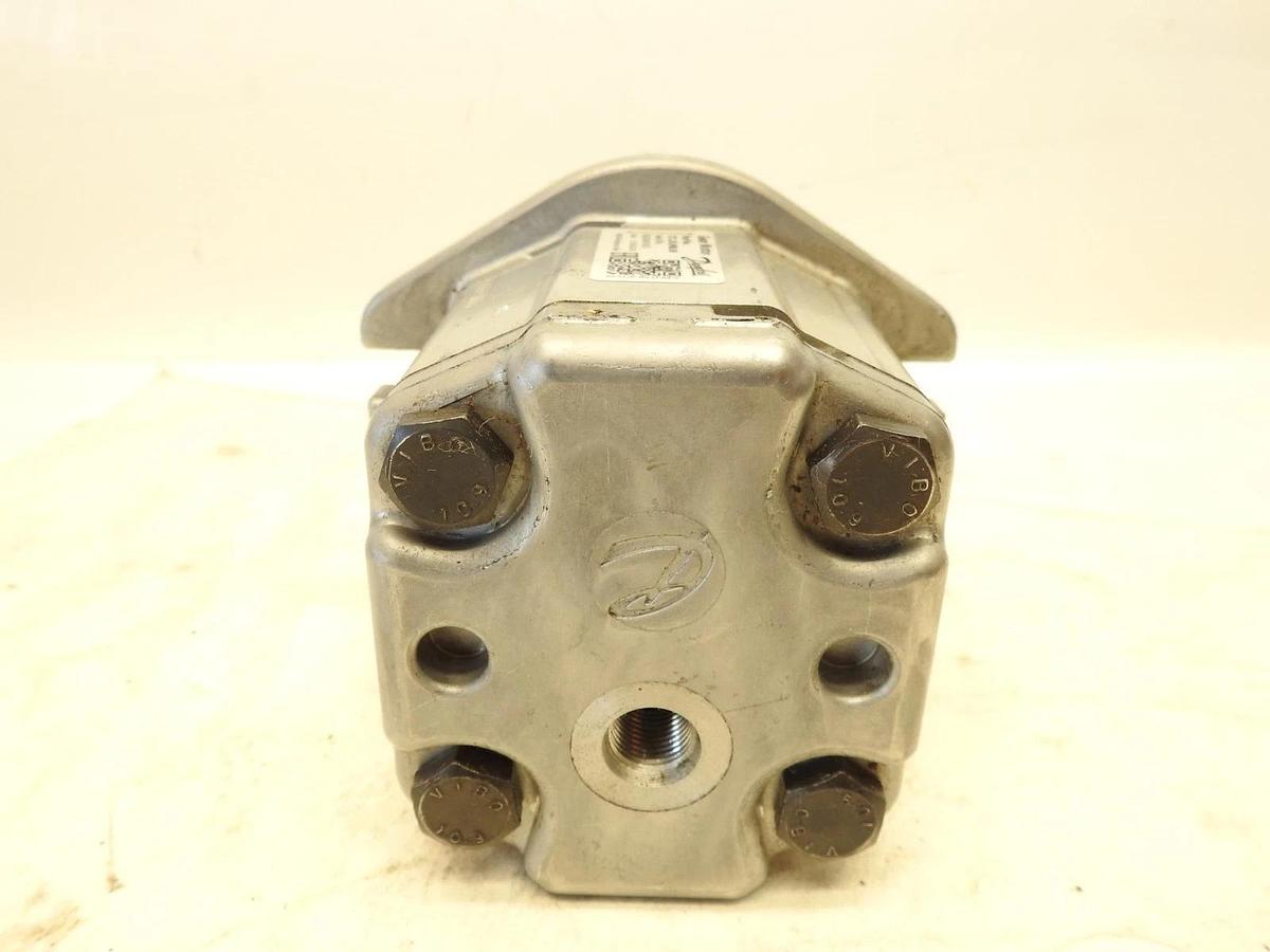 New Oem Danfoss 121.20.098.00  Hydraulic Gear Motor GR2 Bidirect Fixed Displ SNM