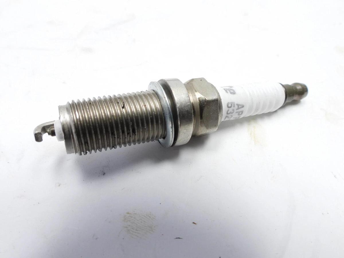 Autolite Double Platinum Spark Plugs - MPN APP5325 - Set of 4 Spark Plugs