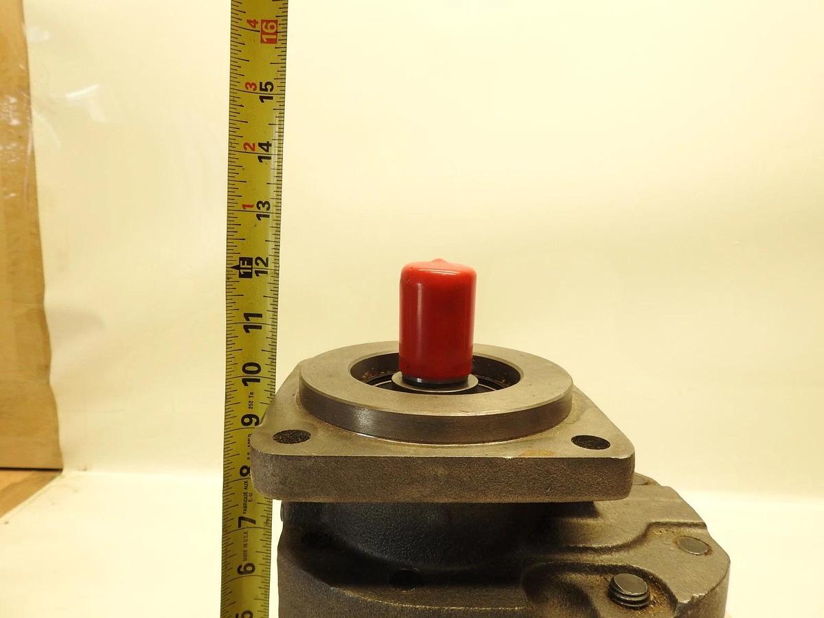 New Hydraulic Motor Keyed Spline 4 bolt Hole