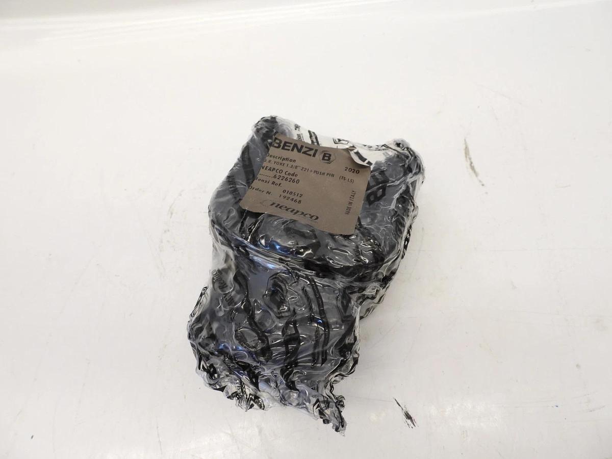 New Neapco 8-2421 Power Take Off Quick Disconnect Yoke