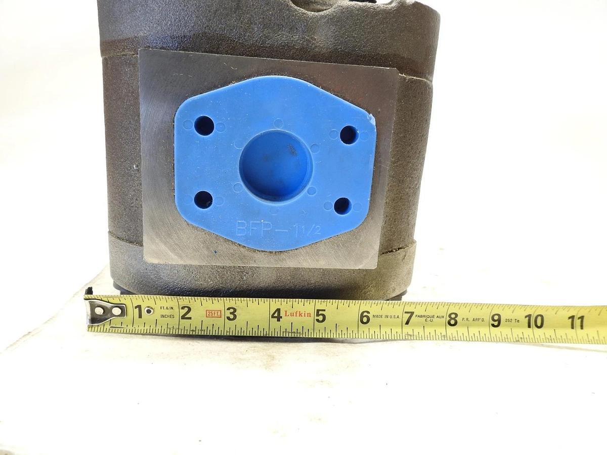 New Hydraulic Motor Keyed Spline 4 bolt Hole