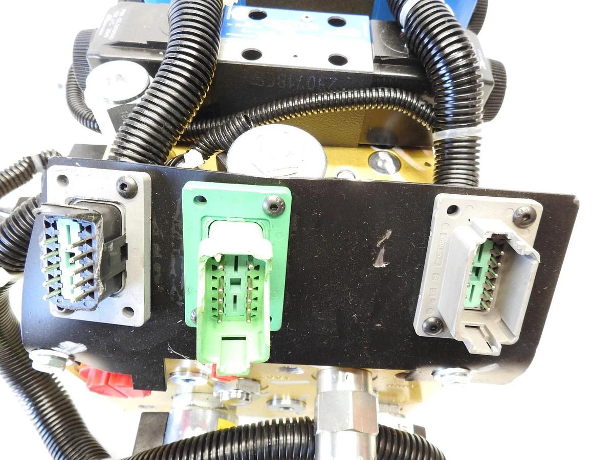 New Oem CASE CNH 51593066 MCD-7695 300230 Hydraulic Control Valve Manifold