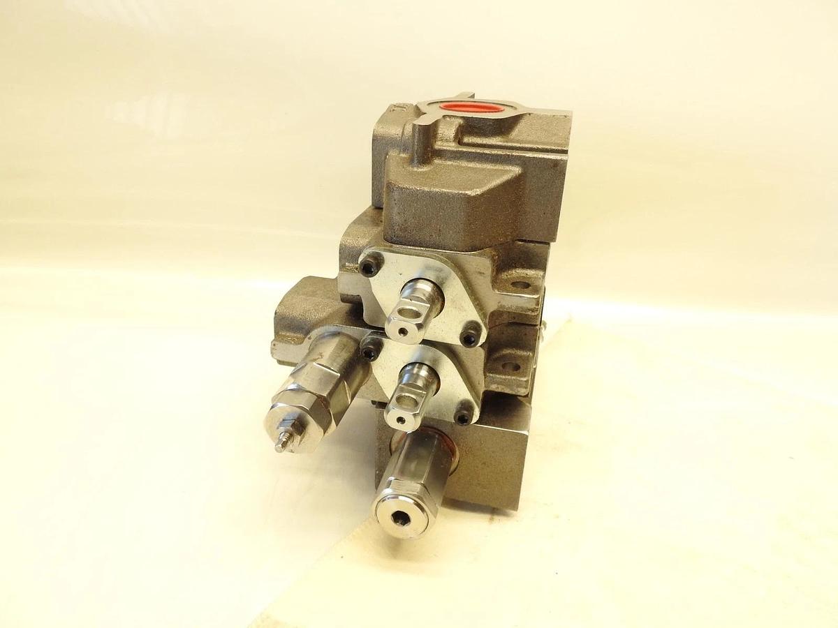 New Oem Apsco 20-UNI-2S-14 Hydraulic Valve Assembly With Two APG20-H-10 Handles