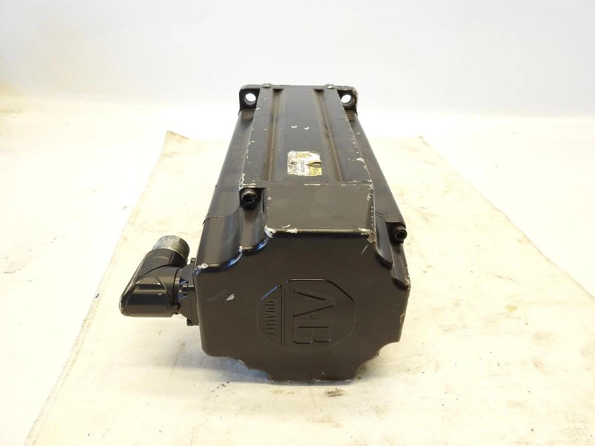 New Oem Allen-Bradley VPL-B1306F-CK12AA Servo Motor,Low Inertia,480V AC,130mm