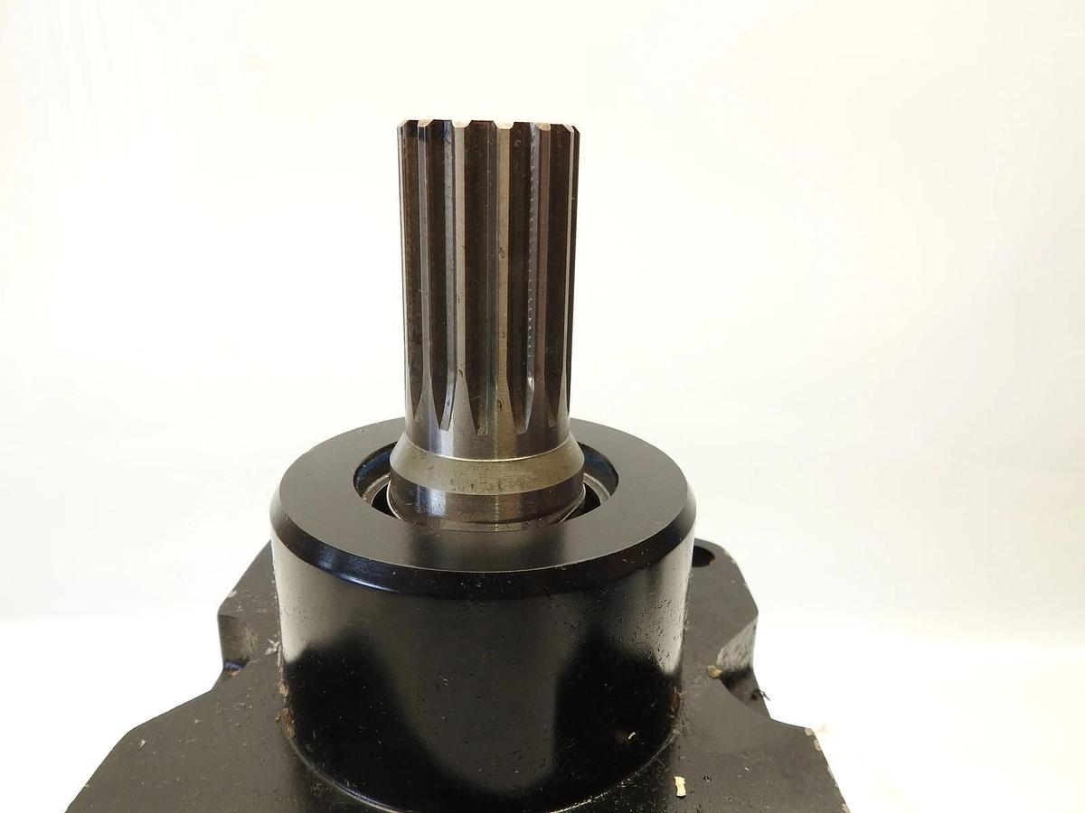 New Oem Danofss White Hydraulic RC013999 Wheel Motor