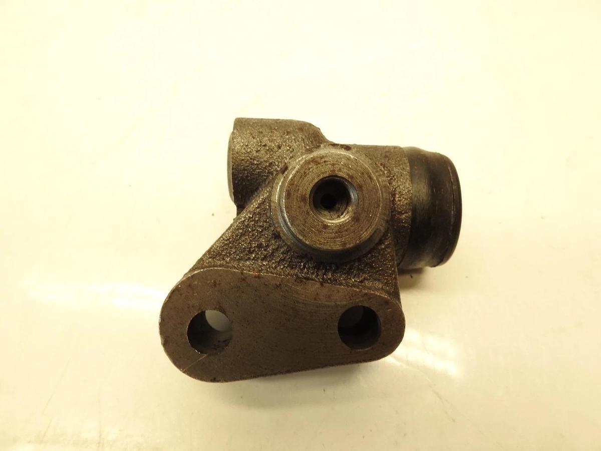 VW BUS TRANSPORTER TYPE 2 1964-70 LEFT FRONT WHEEL CYLINDER 211611069C