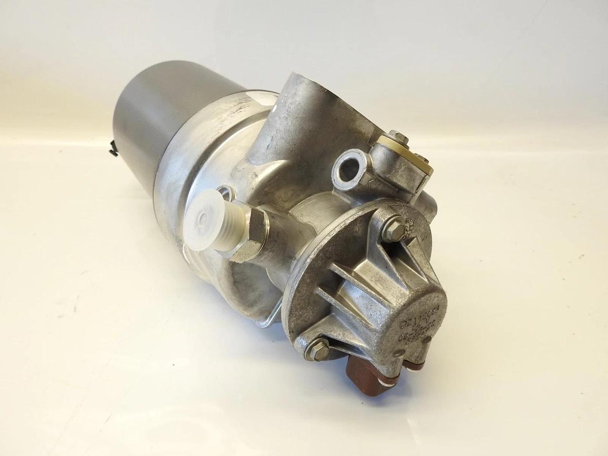 New Oem John Deere Filter Head DZ112085