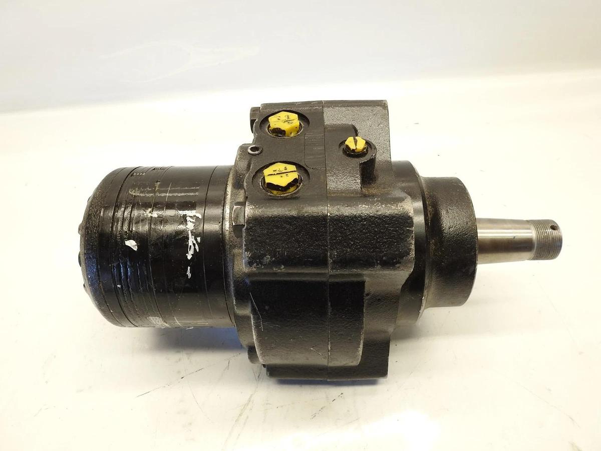 New Oem John Deere AUC18555: Front Wheel Drive LH Hydraulic Motor
