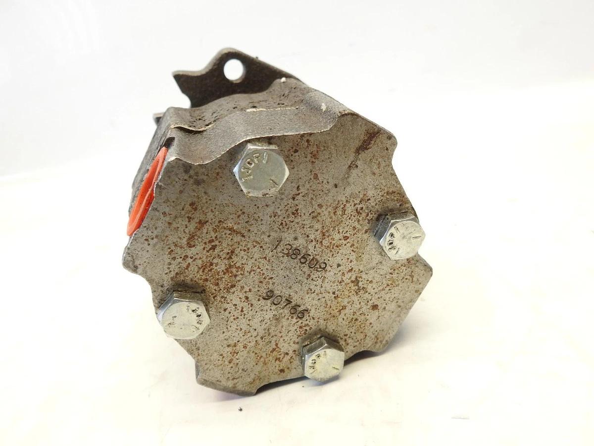 New Hydraulic Motor Keyed Shaft 4 Bolts Holes 138609   90766