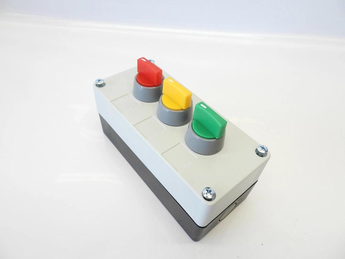 New PatLite VSST-3-3-RYG 3 Position Control Box