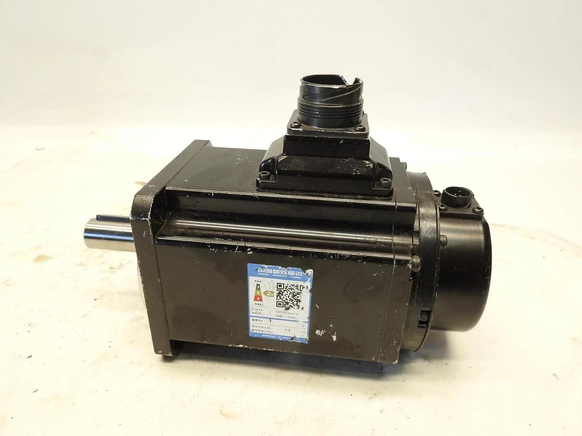 OMRON R88M-1L1K030C-S2 1S AC Servo Motor 1 kW, 400 VAC, 3000 RPM, 3.18 Nm
