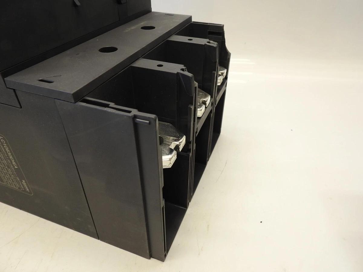 Schneider Electric LC1G630EHEA TeSys Giga High power contactor, 3 poles