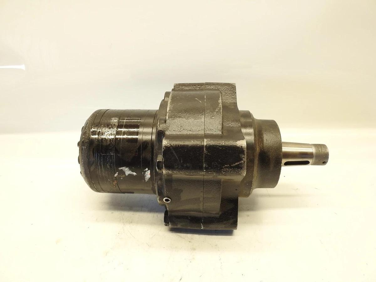 New Oem John Deere AUC18555: Front Wheel Drive LH Hydraulic Motor