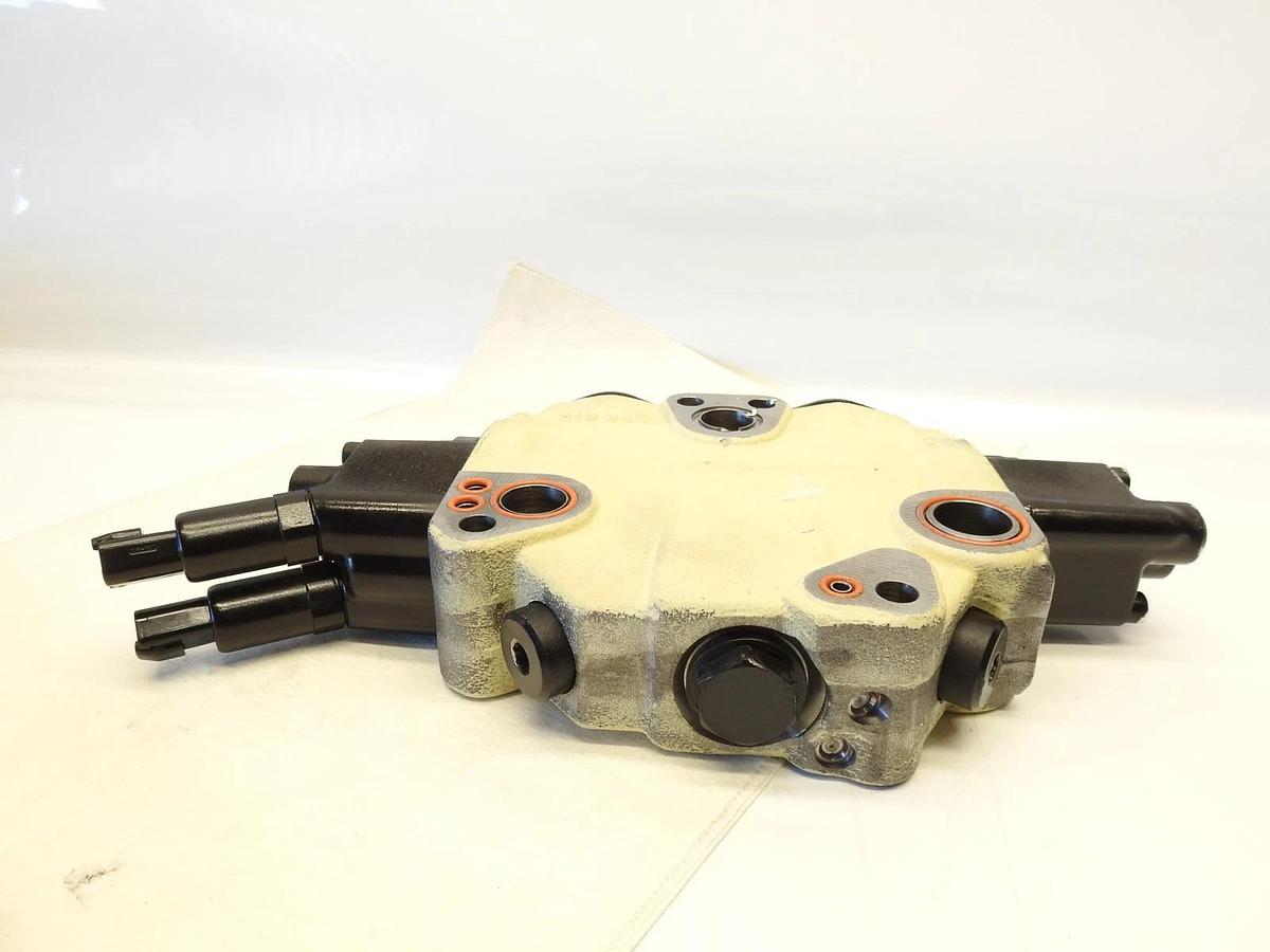 AS IS OEM Rexroth R901455221 2504301504 Control Valve Section