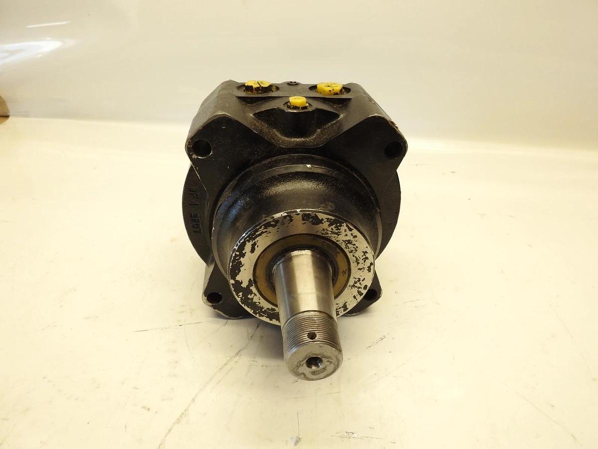 New Oem John Deere AUC18555: Front Wheel Drive LH Hydraulic Motor