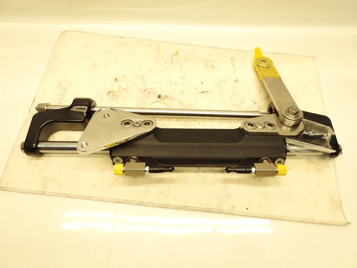 New Oem Mercury Outboard 8M0184532 Hydraulic Cylinder Counter Rotation P/S Port