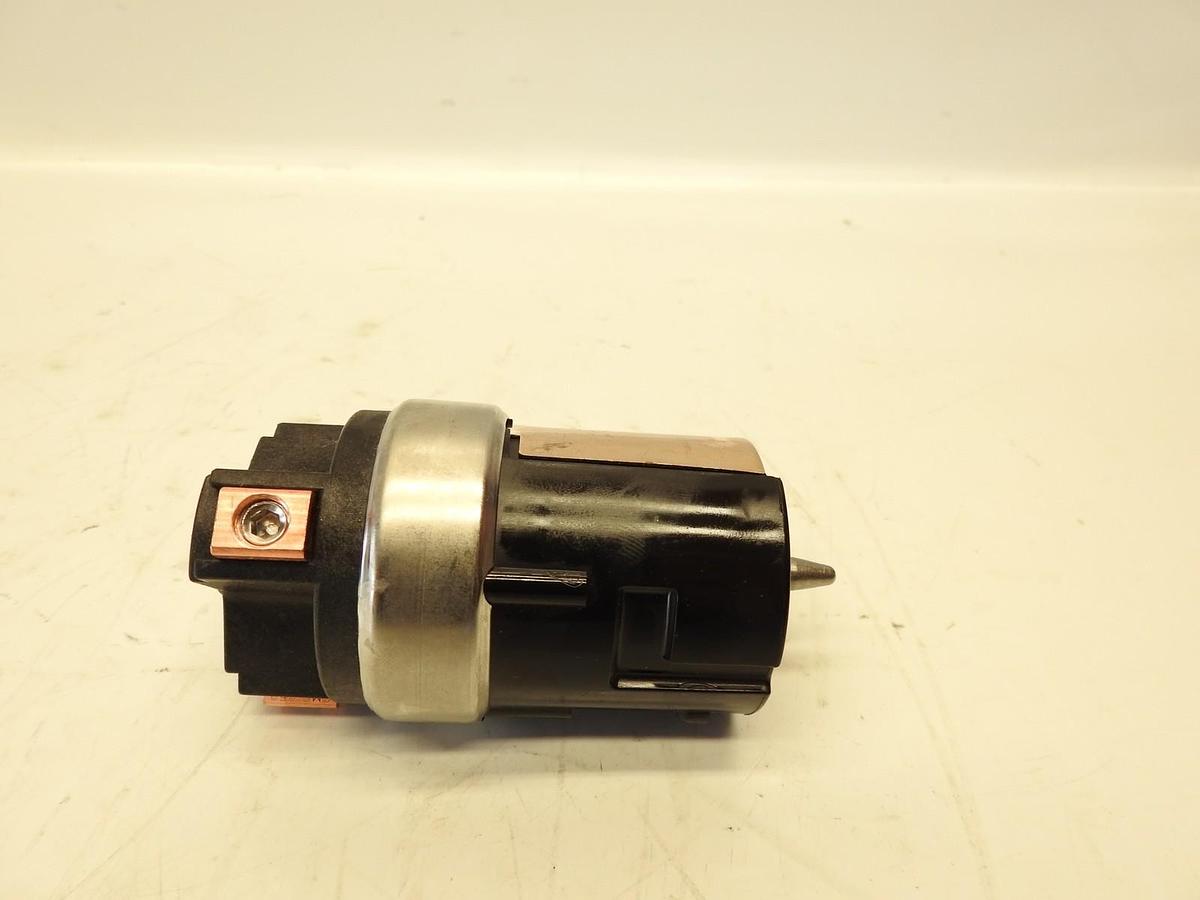 Hubbell CS8164C Locking Connector 50 amp 480V 3 Pole and 4 Wire