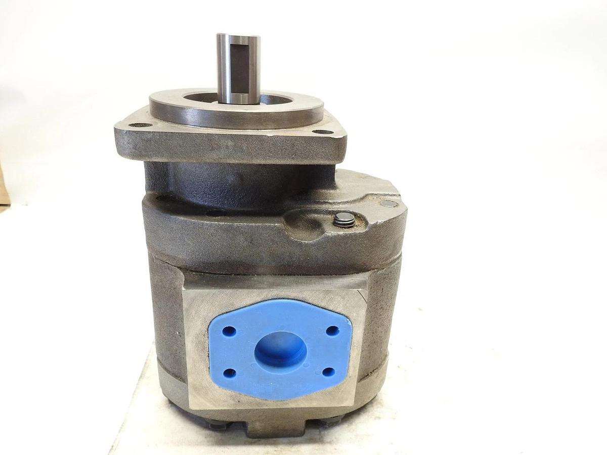 New Hydraulic Motor Keyed Spline 4 bolt Hole